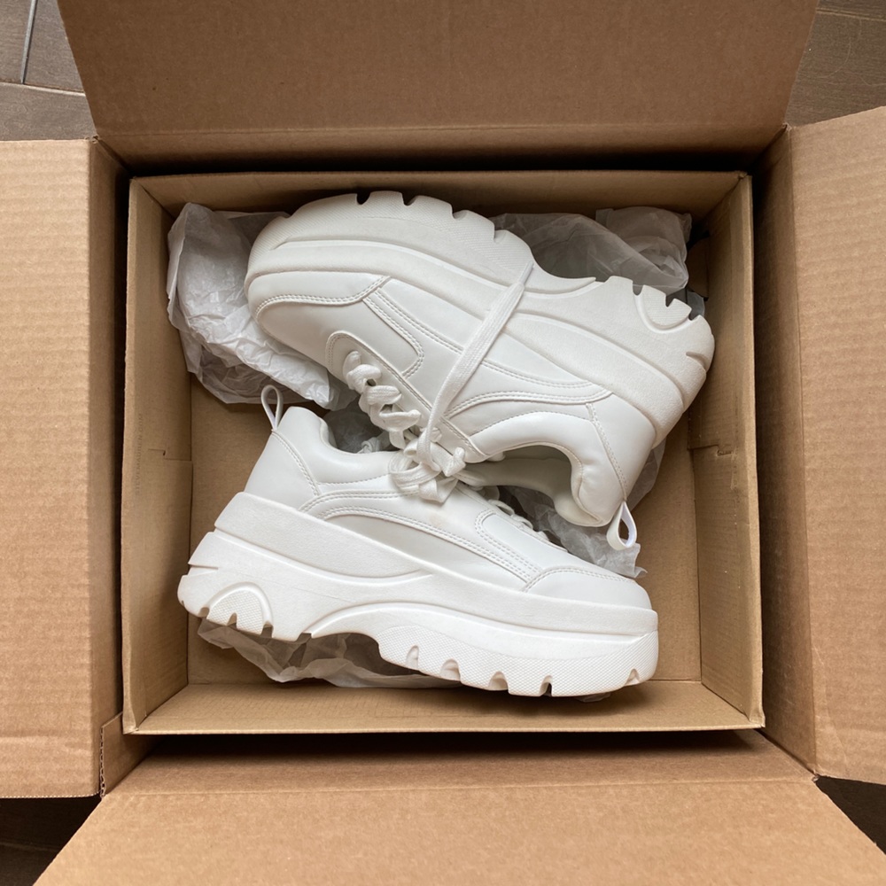 *Brand New* Steve Madden Hansel Sneaker, 8.5, White